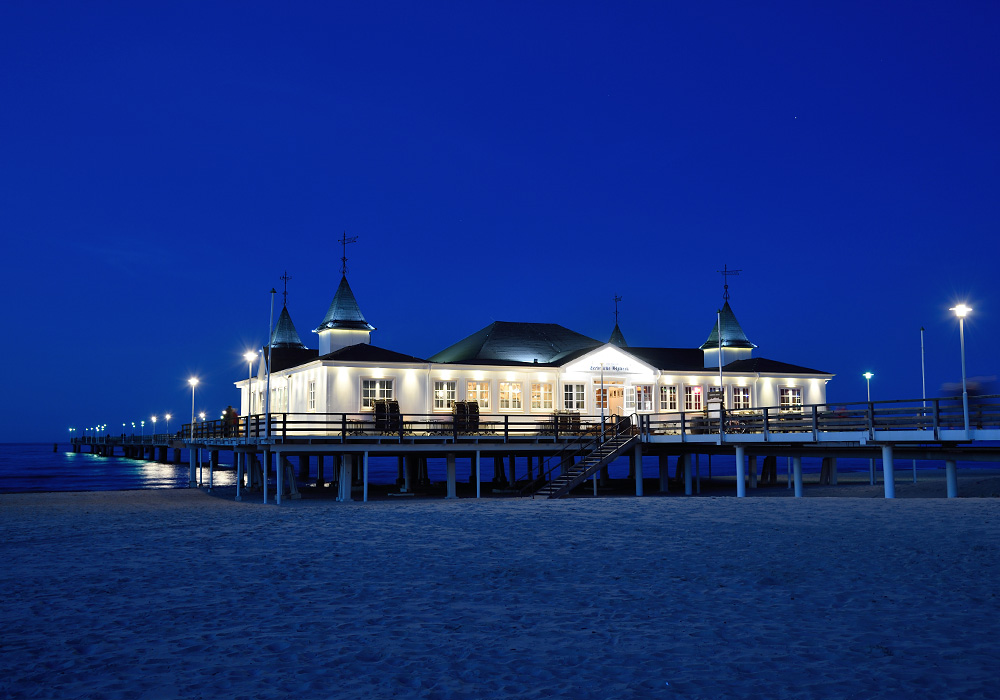 Seebrücke Ahlbeck zur blauen Stunde, 1