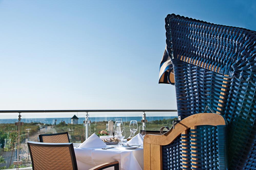 Seeterrasse mit Blick auf die Ostsee