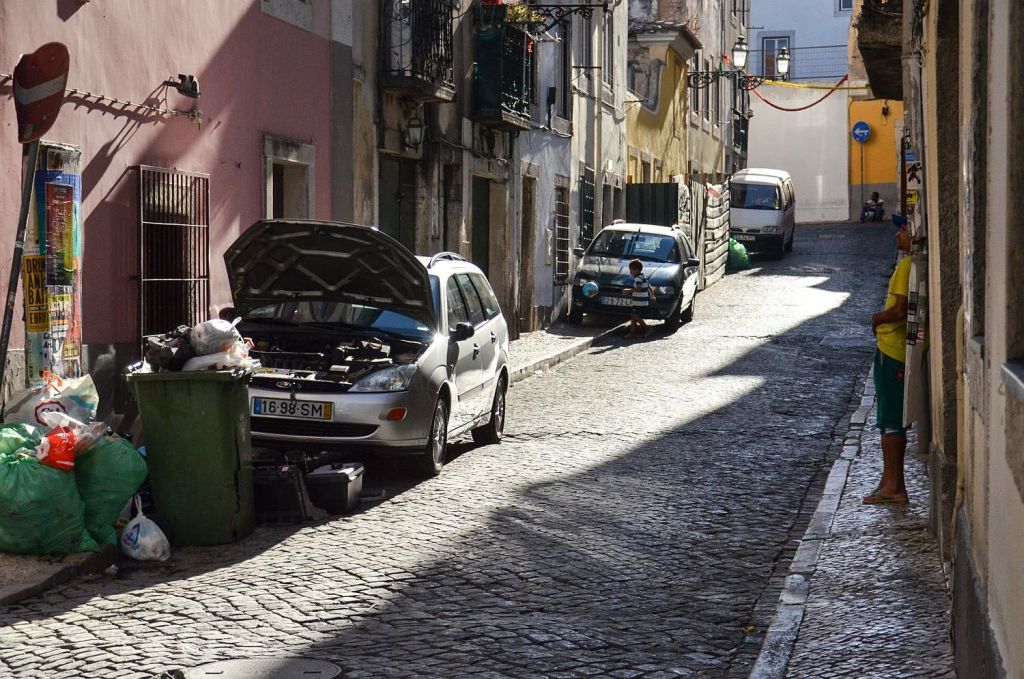 Seitenstraße in Lissabon