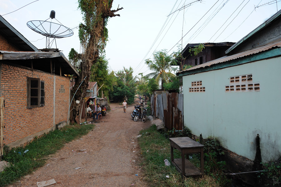 Seitenstraße unweit des Wat That Luang
