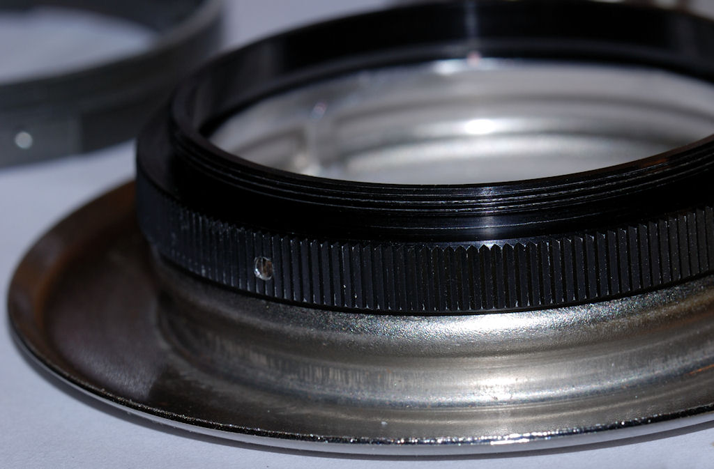Selbstbau eines Lensbaby-Composer-Klons mit CPU:
Auf den Aussenring aufgepresster Aluminiumring, mit 3 Madenschrauben zusätzlich befestigt