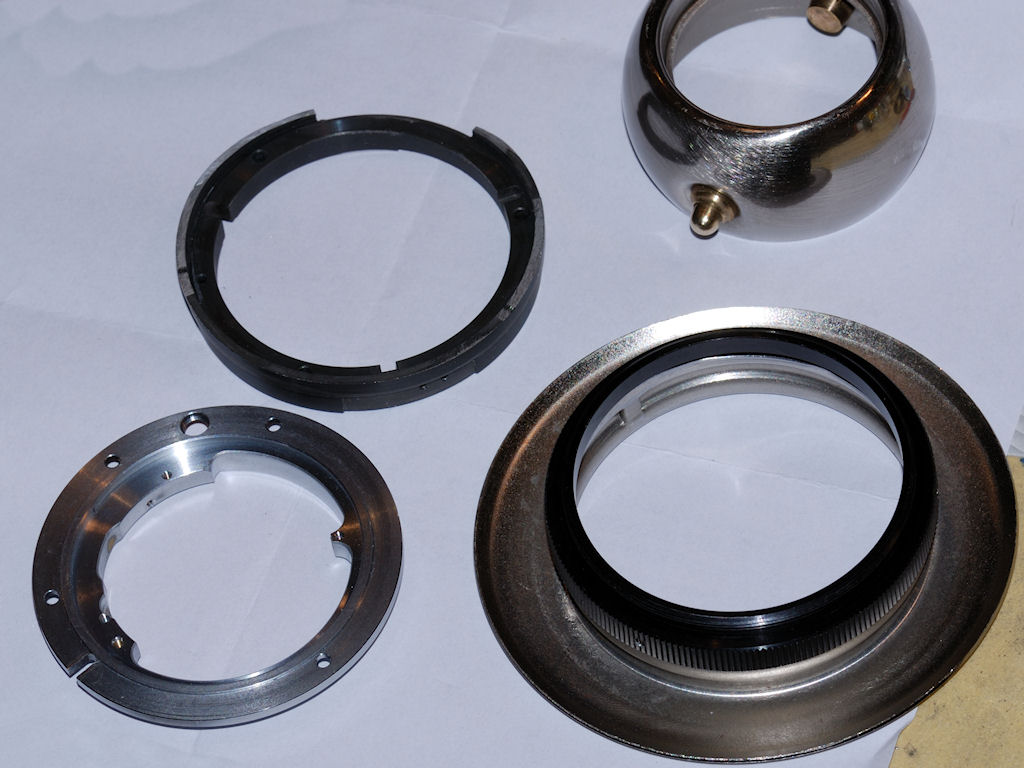 Selbstbau eines Lensbaby-Composer-Klons mit CPU:
Modifizierte schwenk- und drehbare Halogenleuchtenfassung, Aussenring mit aufgepresstem Aluminiumring