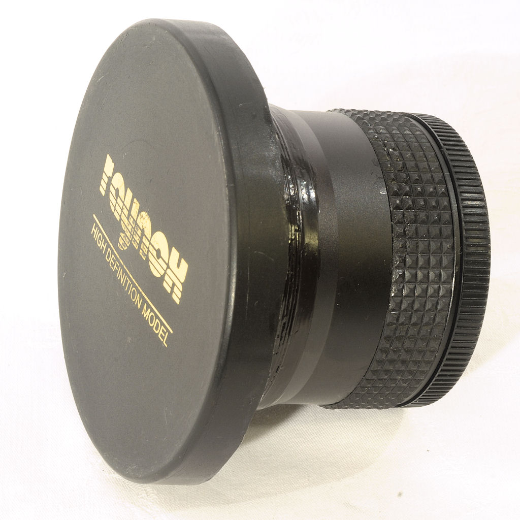 Selbstgebaut: Fisheye-Vorsatz mit über 180° Bildwinkel
aus einer alten bikonvexen 18-Dioptrien-Sammellinse,
einer bikonkaven Streulinse eines alten Fi