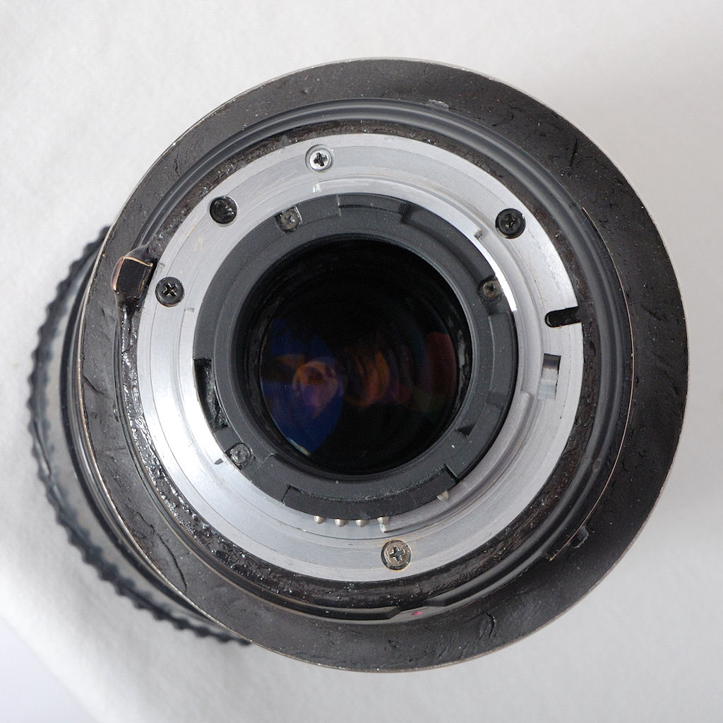 Selbstgebautes Lensbaby-Composer-Klon mit CPU:
Komplett mit Makroobjektiv, Einblick vom Bajonett aus