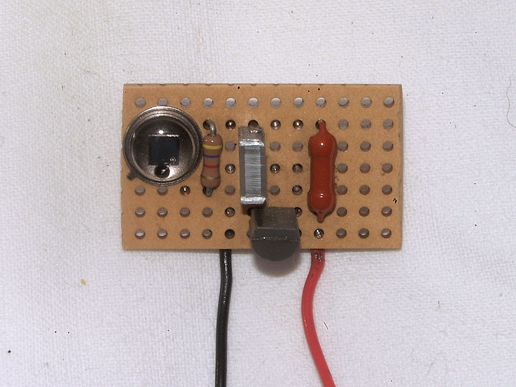 Servo-Blitz-Sensor für alte Blitzgeräte mit 200 - 300 V Zündspannung:
Prototyp