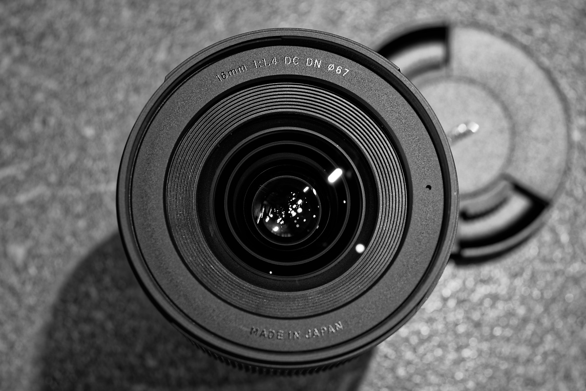 Sigma 16mm 1:1.4 DC DN