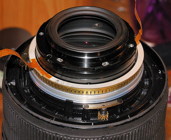 SIGMA AF 120-300mm f/2.8 D APO HSM für Nikon mit Sturzschaden.