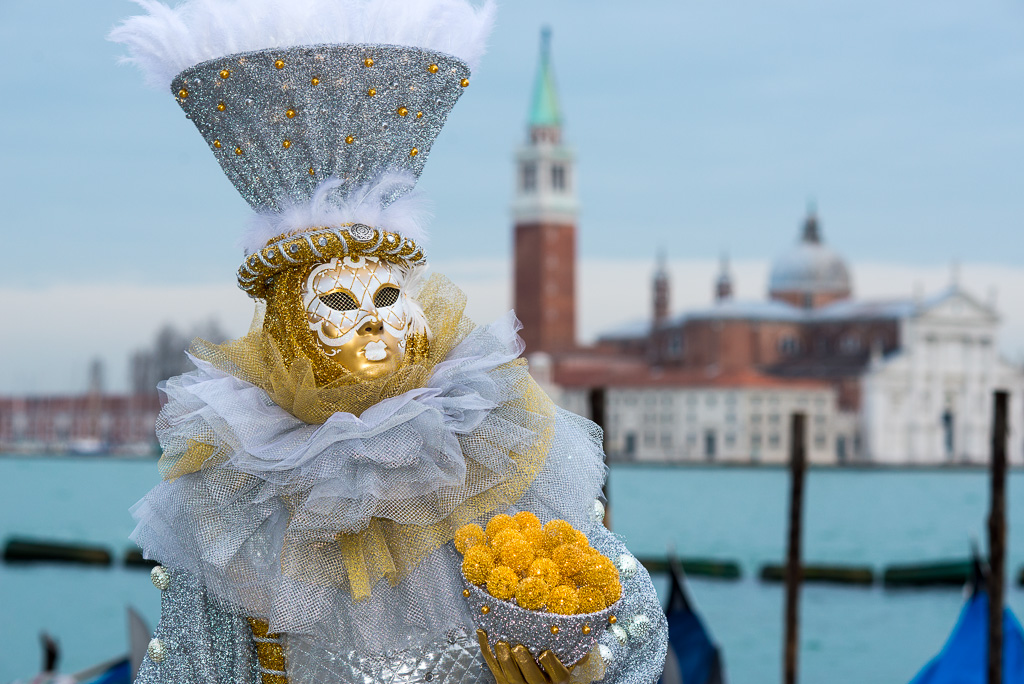 Silbermaske mit Nuggets 0591