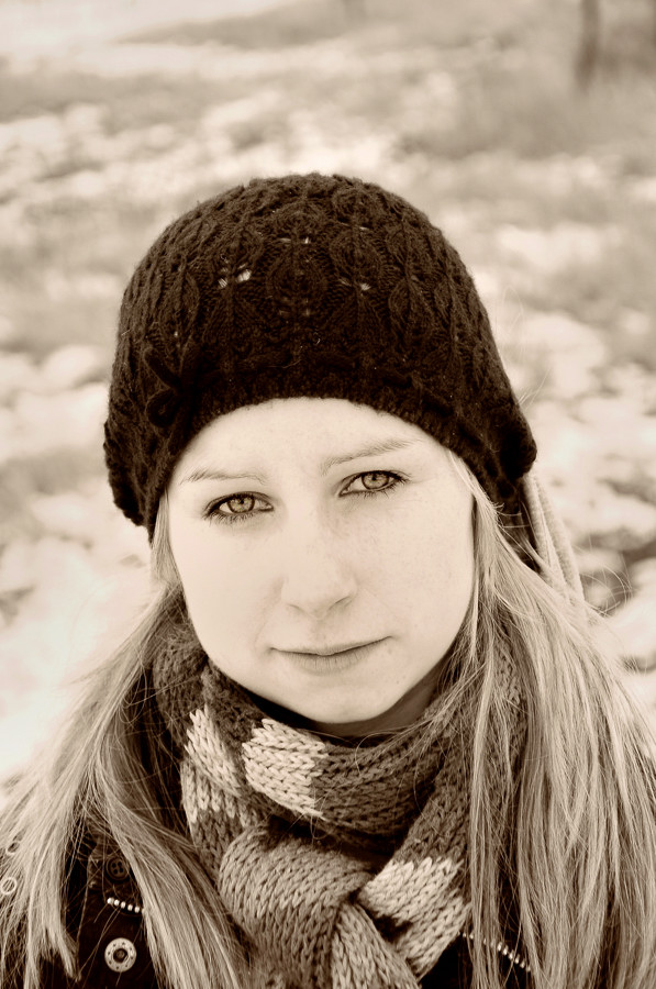 simone sepia