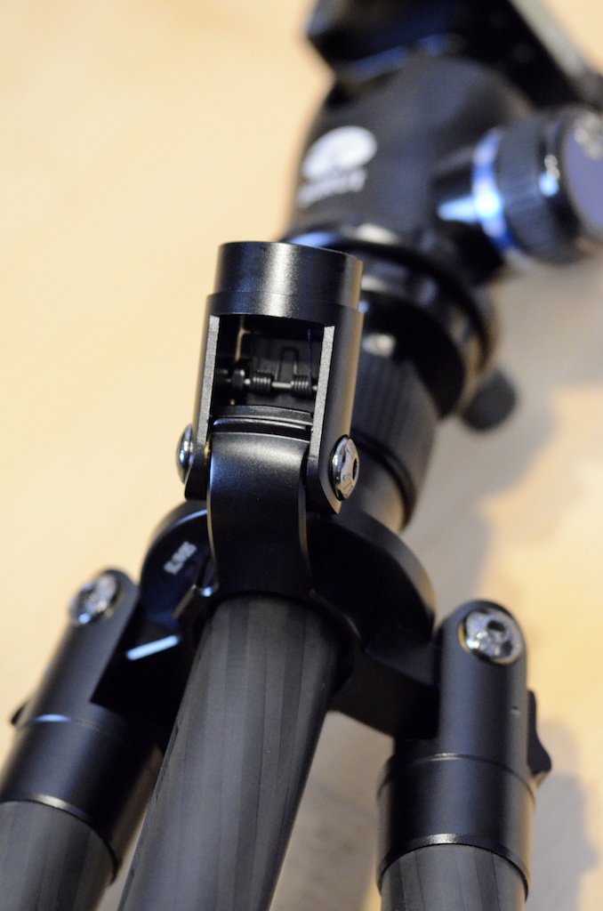 SIRUI N-2204: Rückseite Rastknopf