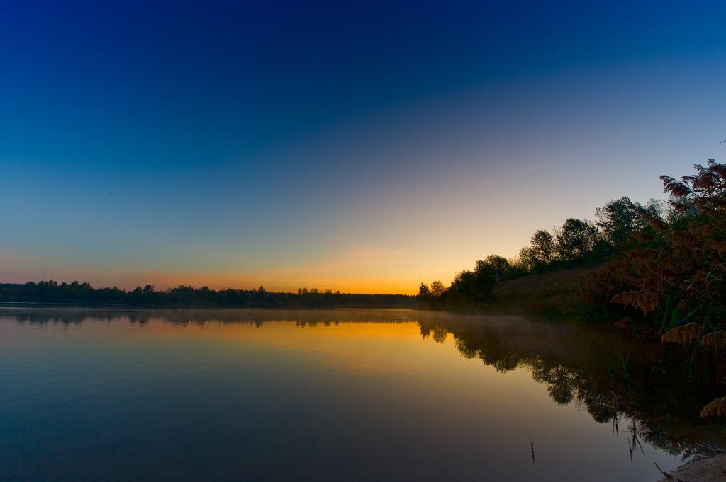 Sonnenaufgang am See in Berlin Pankow