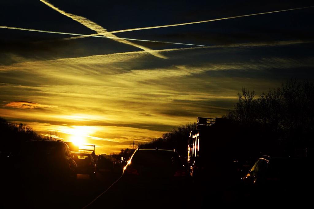 Sonnenaufgang auf der A99 bei München