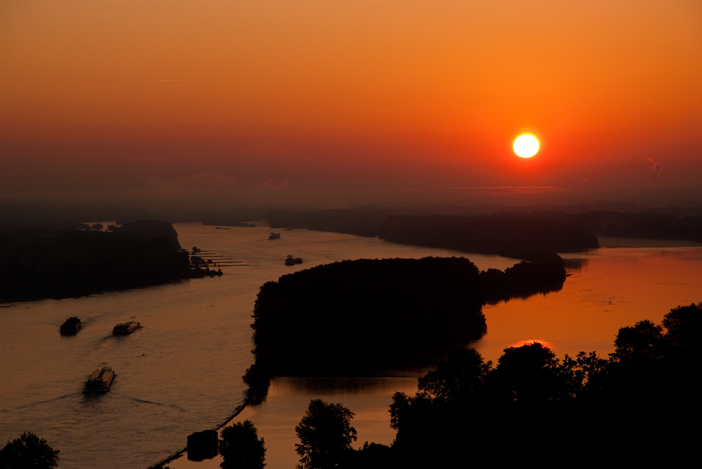 Sonnenaufgang im Rheintal bei Bingen DSCF5435