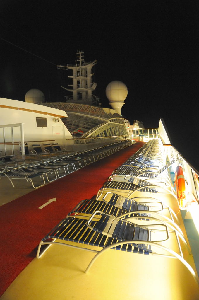 Sonnendeck bei Nacht