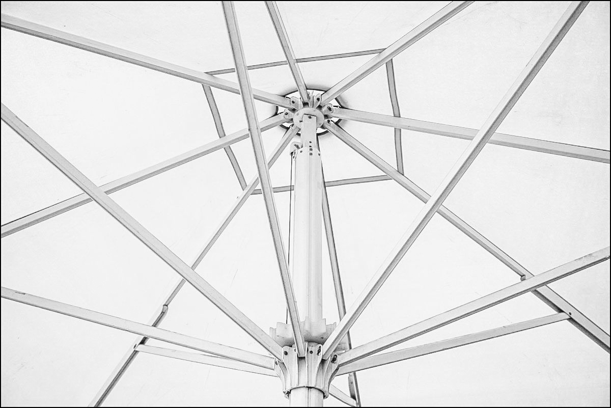 Sonnenschirm BW (1 von 1).jpg