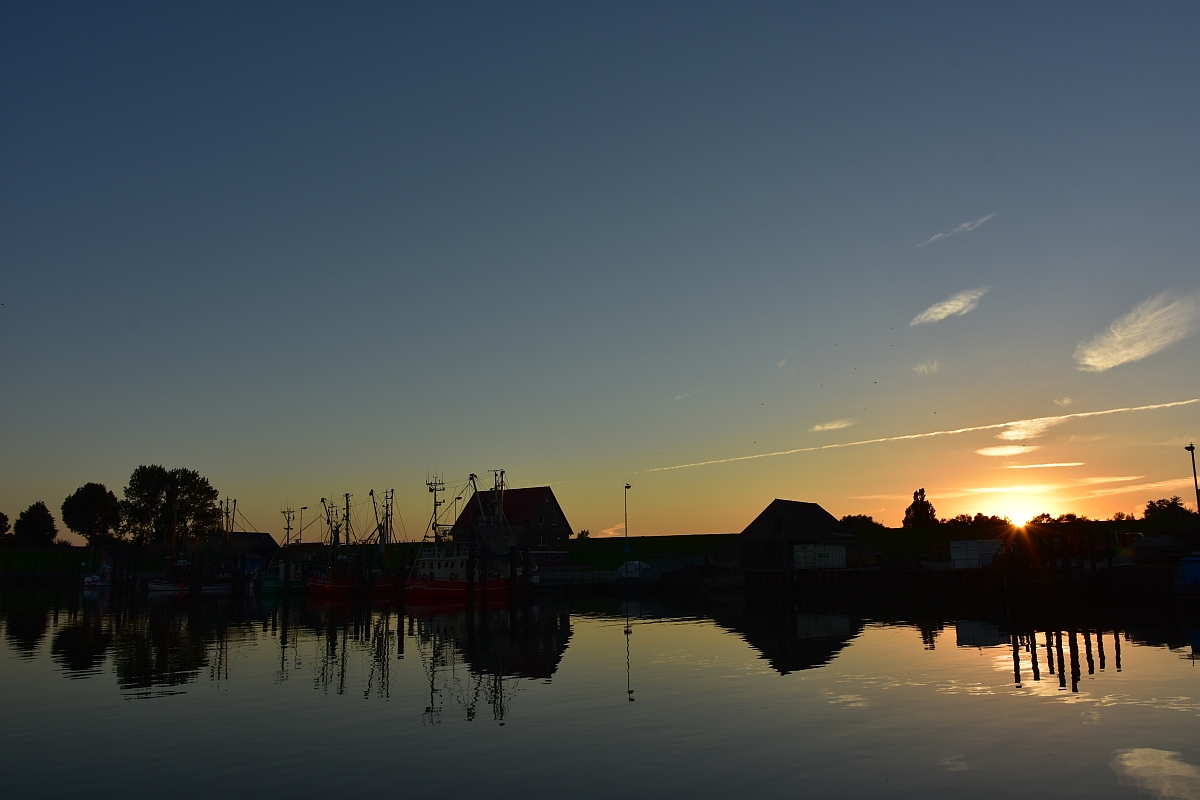 Sonnenuntergang im Hafen Fedderwardersiel