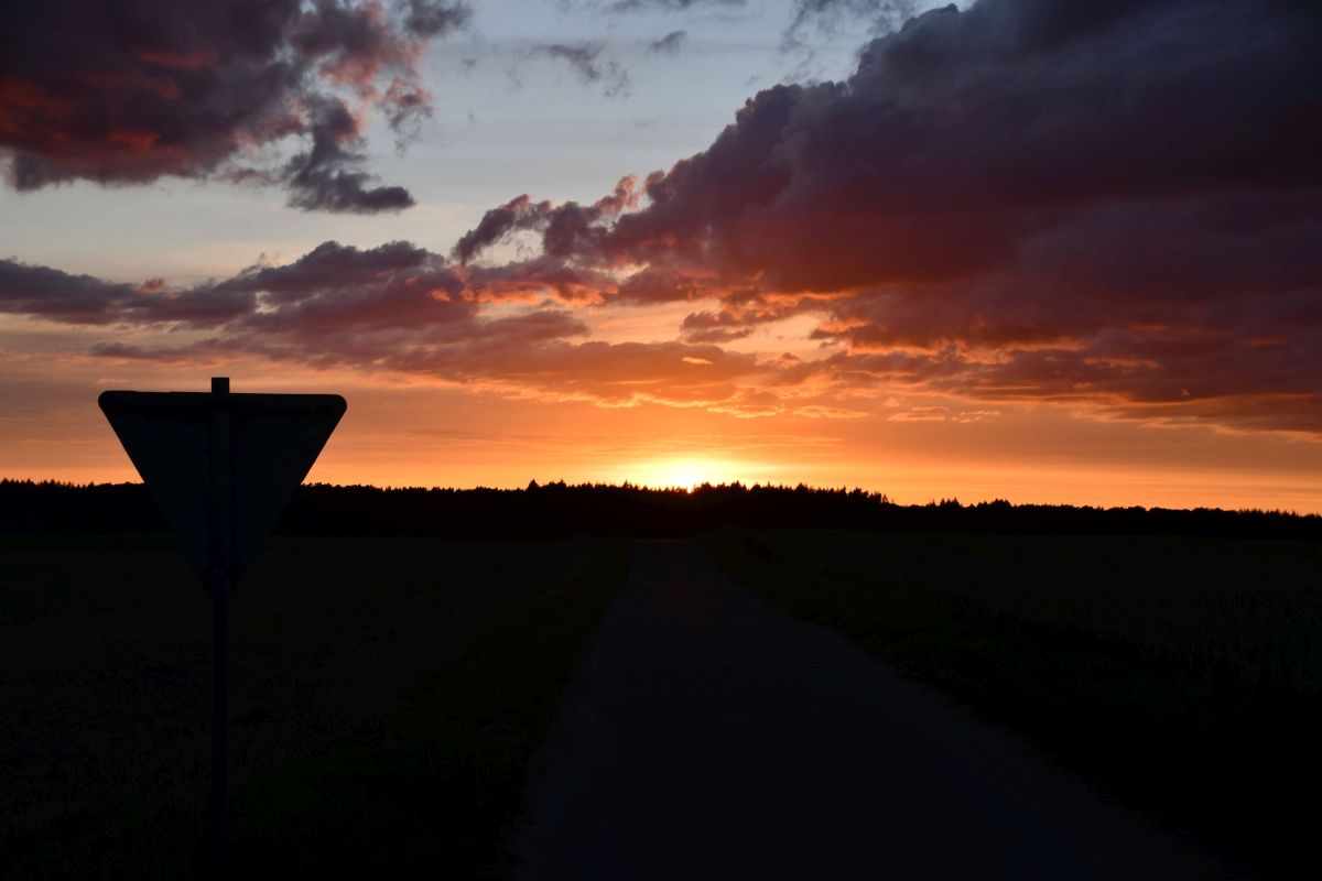 Sonnenuntergang mit Wolken 1