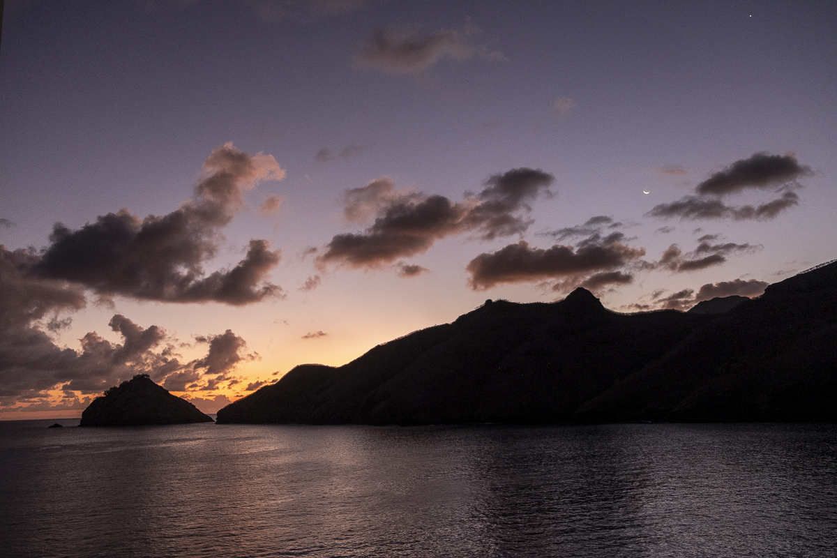 Sonnenuntergang Nuku Hiva.jpg