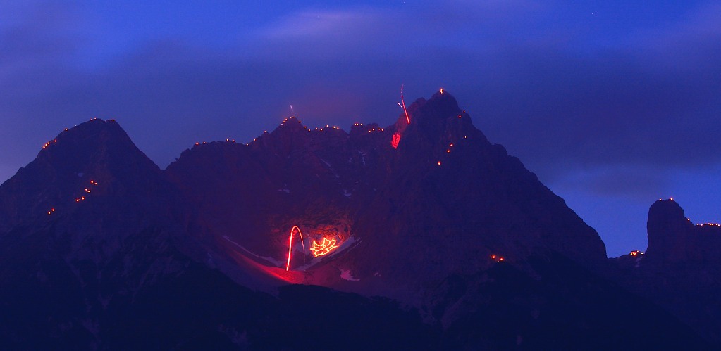 Sonnwende - Berge in Flammen
