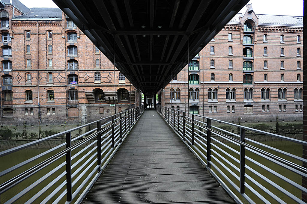 Speicherstadt Ueberdachte Bruecke 1k