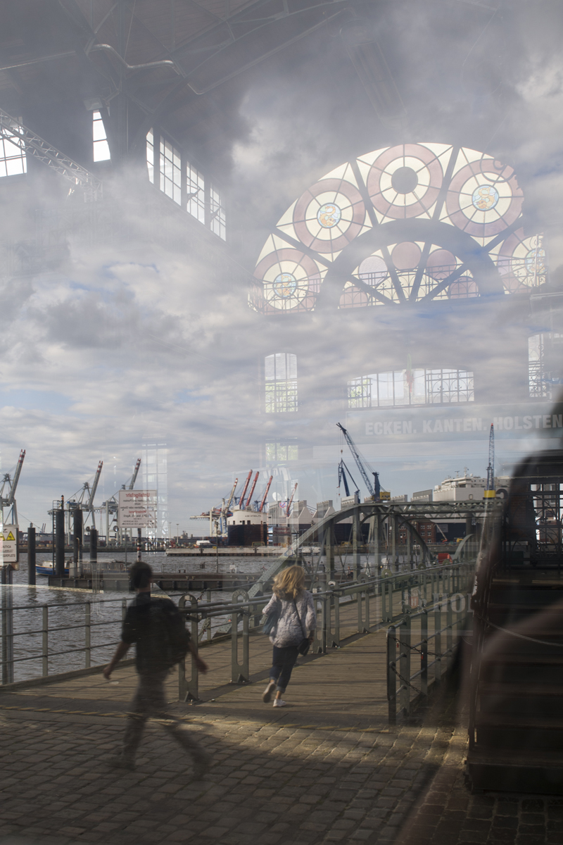 Spiegelinski, Fischauktionshalle Hamburg   
D 700 &amp; Ais Nikkor 35mm f1,4   
1/50   Iso 200   f 8   
23.7.2017   18:48 Uhr   
DSC0007920