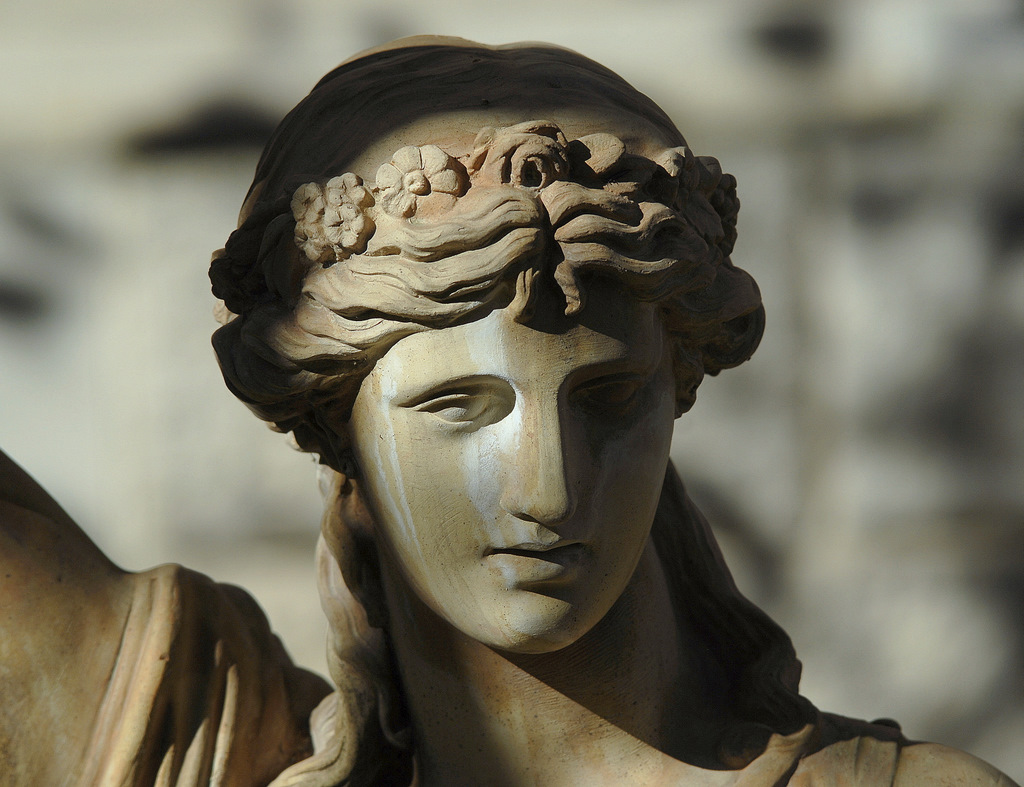 Statue 2