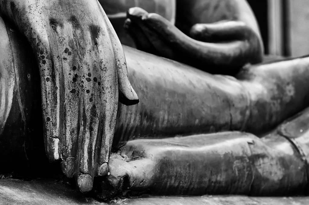 statue