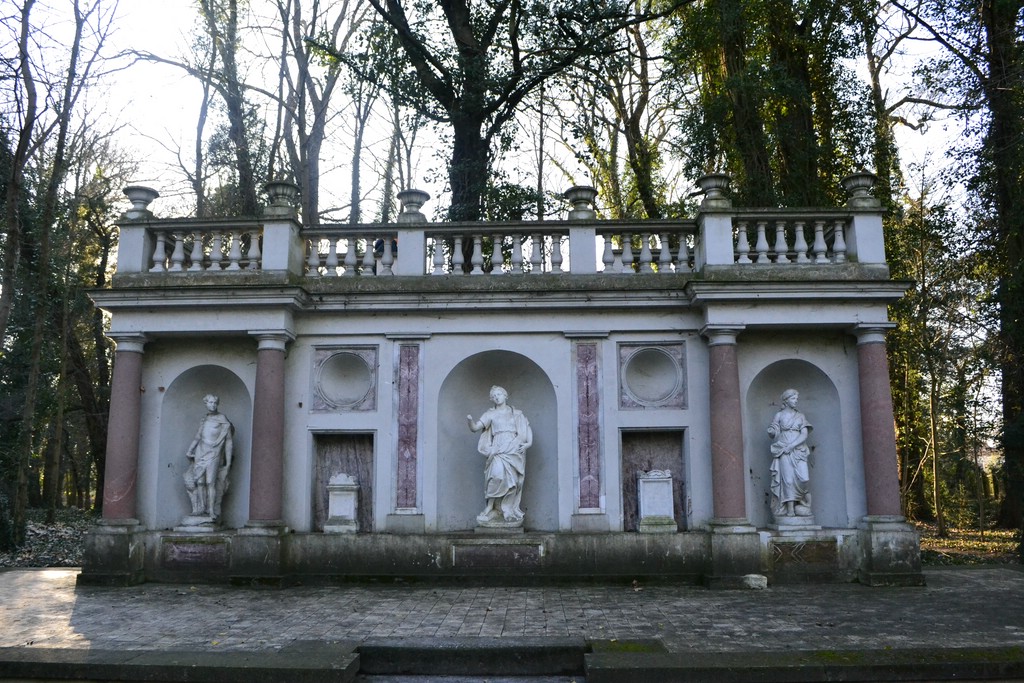Statuen 1