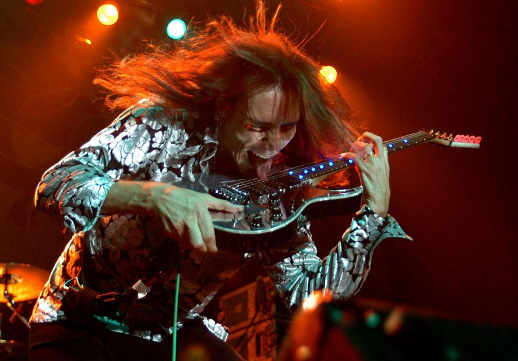 Steve Vai und seine Zunge