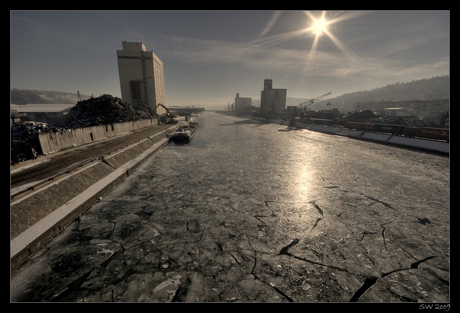 Stillstand
(Neckar, Januar 'o9)