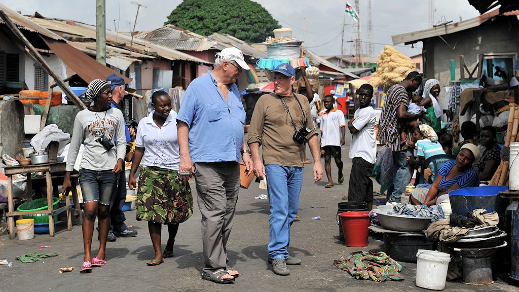 Straßenszene in James Town
Italienische Touristen in Afrika
1082