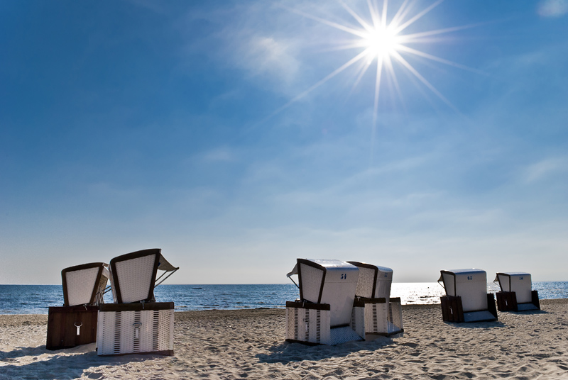Strandkörbe und Sonne