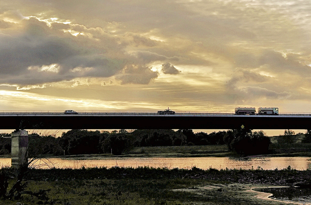Strassenbrücke über die Elbe (Perleberg).jpg