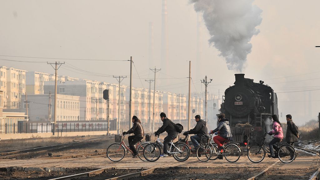 SY1210 am Bahnübergang in Fuxin
2646