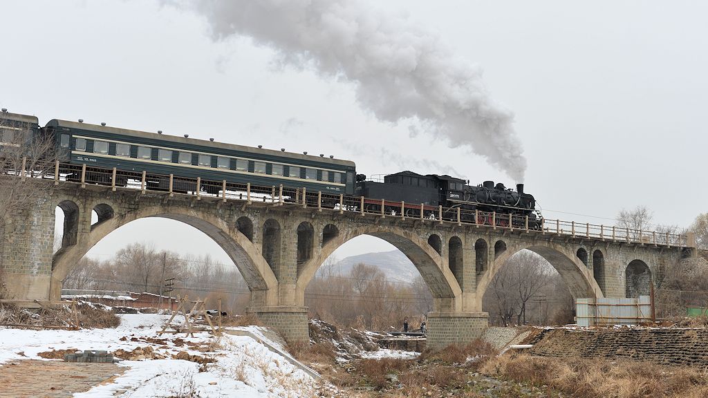 SY1771 auf Brücke in Diaobingshan
2525