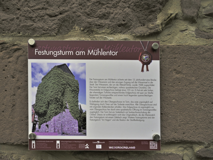 Tafel am Turm.jpg