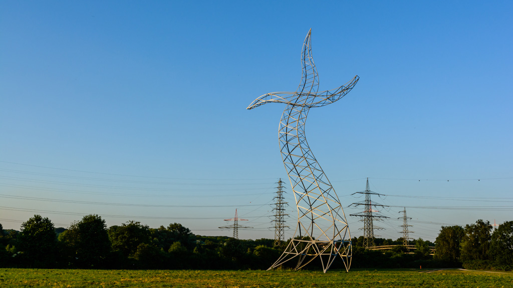Tanzender Strommast 1