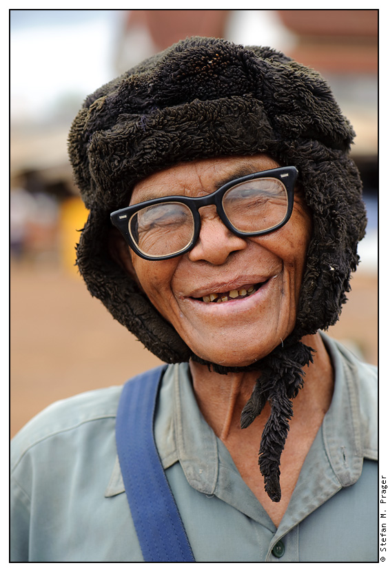 Teeverkäufer auf dem Pakxon Markt, Bolaven Plateau, Südlaos