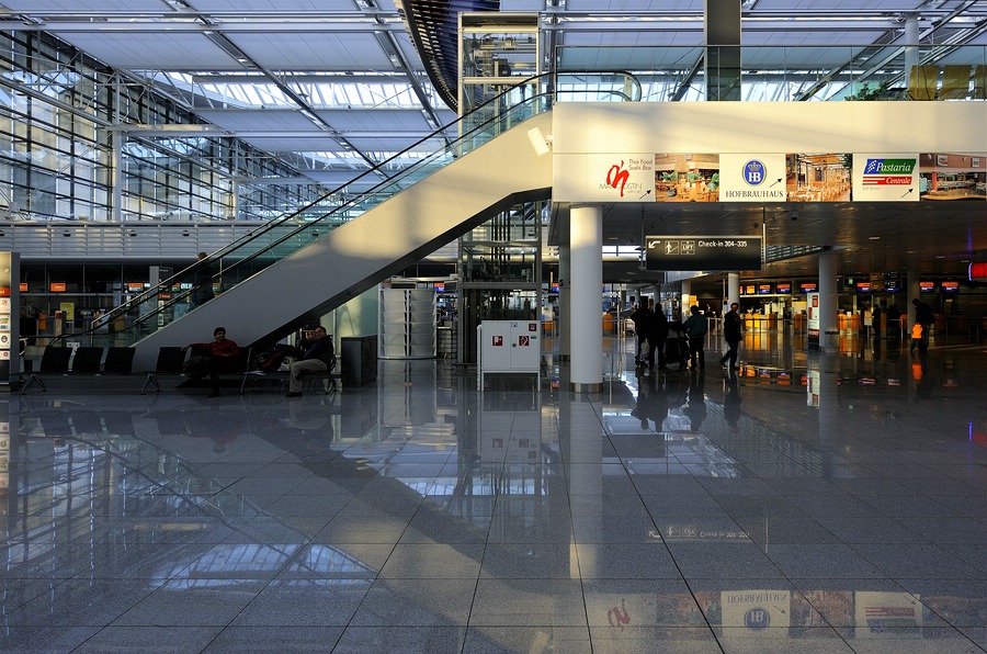 Terminal 2 Aufgang