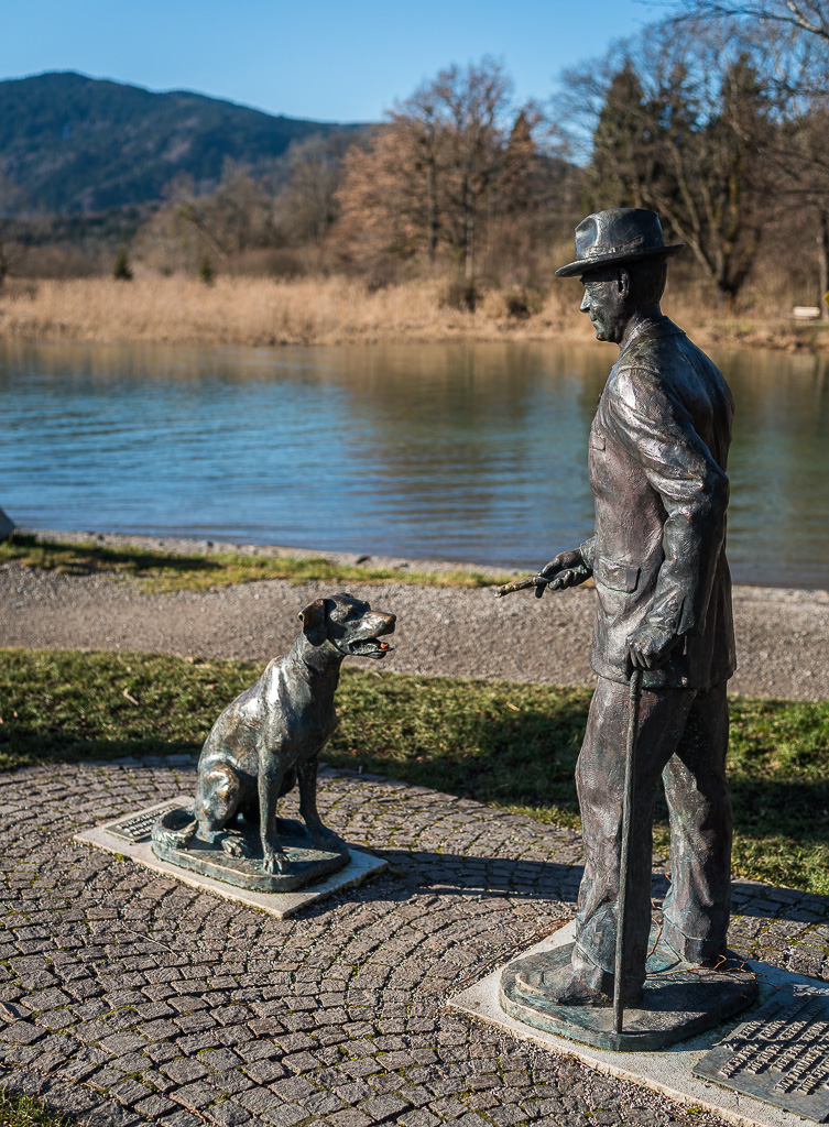 Th Mann mit Hund