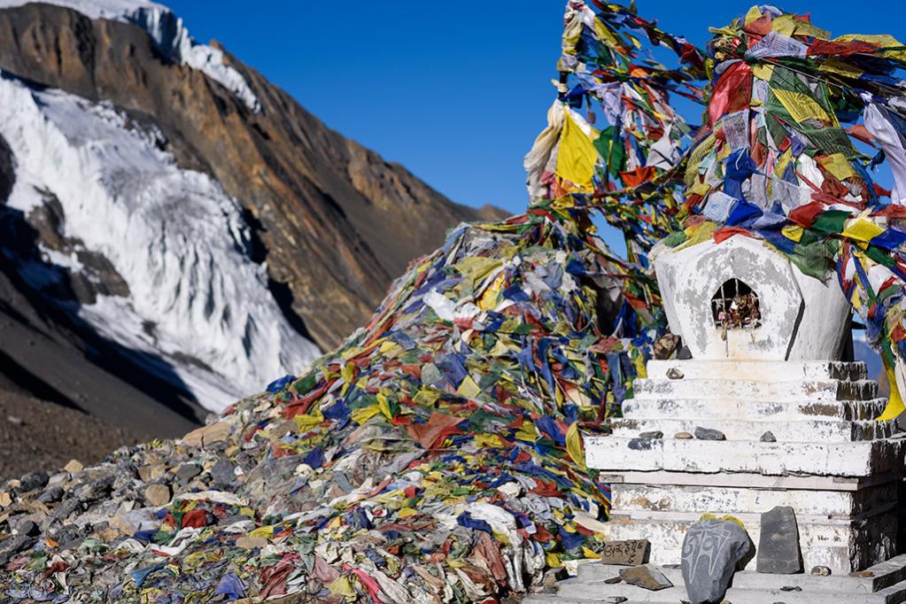 Thorong La Gebetsfahnen klein