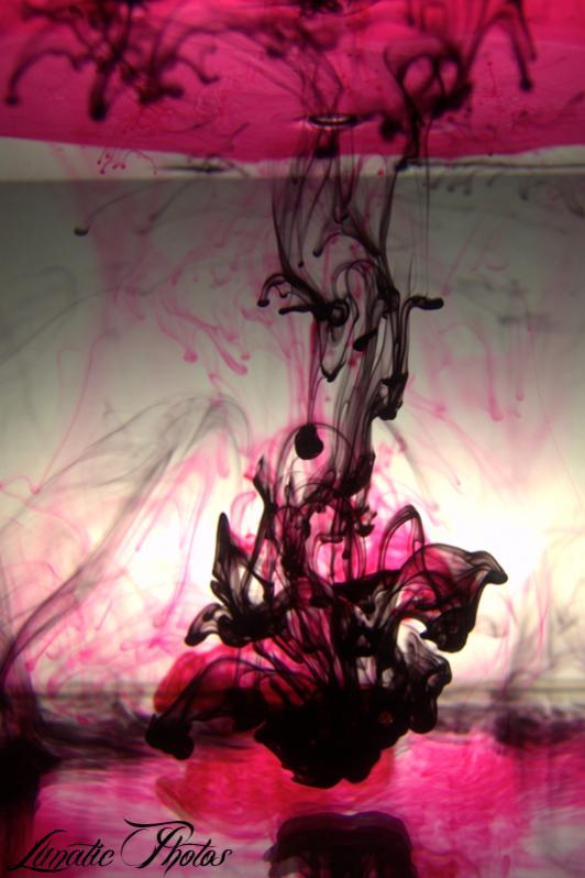 Tinte in Wasser