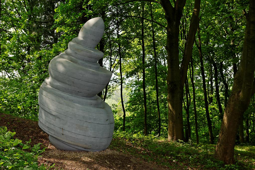 Tony Cragg20110430  Skulpturenpark Waldfrieden Wpt  0162 DxO