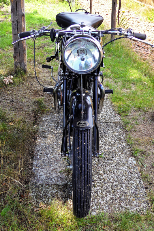 Triumph Speedtwin front.jpg