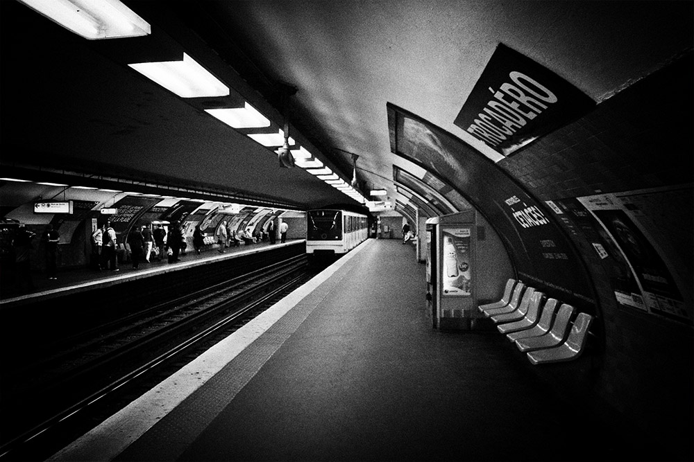 trop tard bw