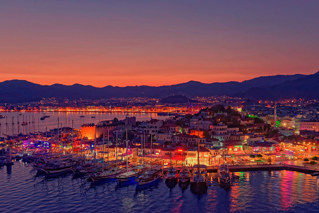 TS6 3005 DxO Marmaris at night v
