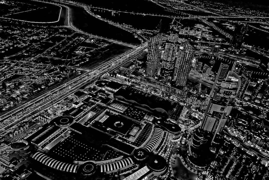 TS6 3340 DxO Dubai bei Nacht b&amp;w
