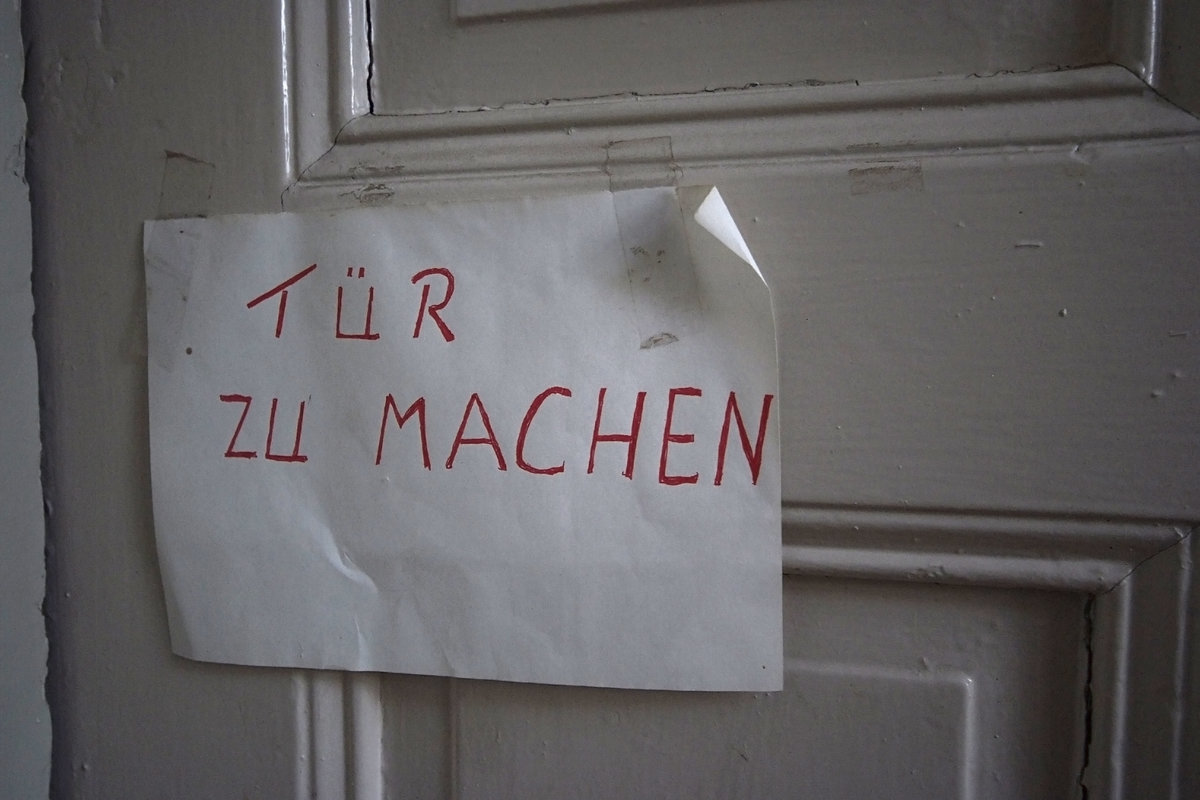 Tuer_zu_machen_Bf_Niederfinow.jpg