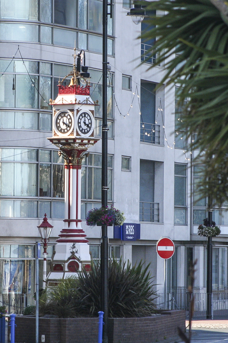 Uhr Douglas Isle of Man.jpg