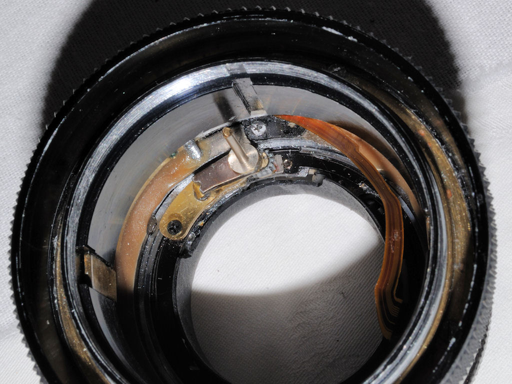 Umbau eines alten ALPA 55mm/1.4 MF-Objektivs für M42 auf Nikon-Anschluss mit CPU-Chip eines AF-S DX 18-55/3.5-5.6 ED, das auf die Brennweite 55mm und 